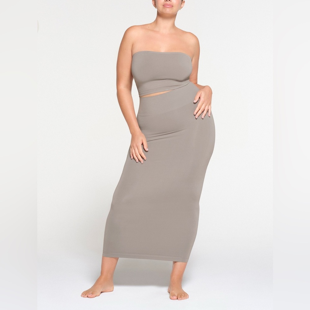 ✨SKIMS✨ Soft Smoothing Seamless Tube Skirt  Size: S, Color: Smoke